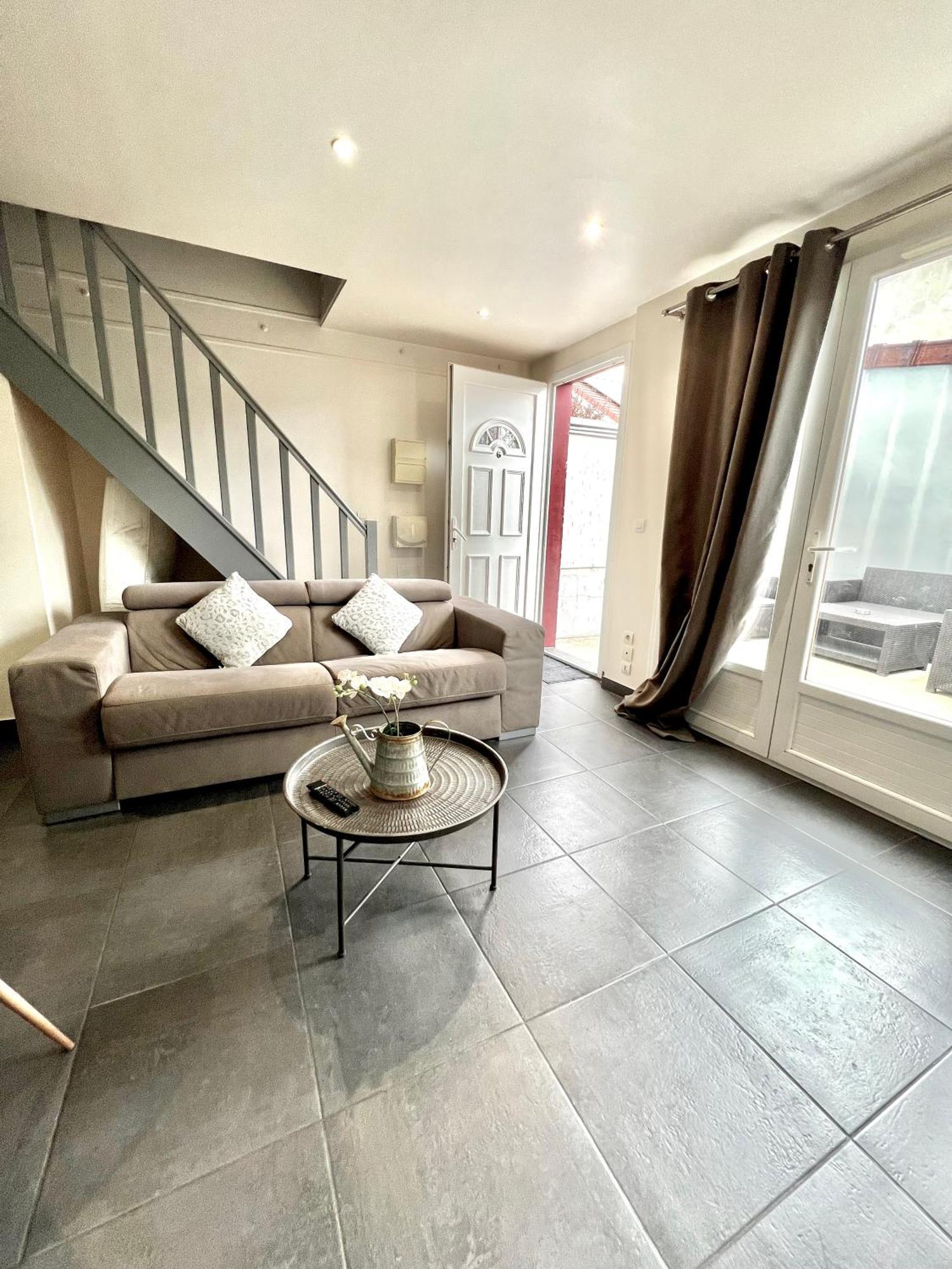 Fabulous Apartment Ac Lovely Terrace 10 Min Paris ヴィトリー・シュル・セーヌ エクステリア 写真